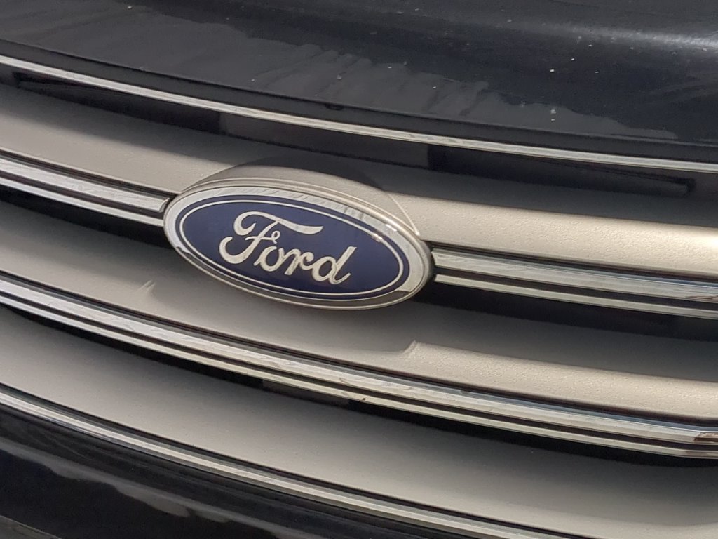 Used 2018 Ford Edge Titanium w/ Technology Package AWD/4WD image 15