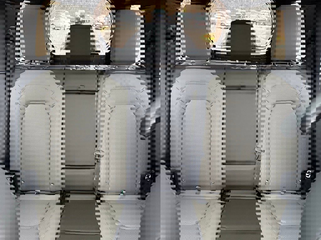 New 2026 Land Rover Defender 110 X-Dynamic SE image 33