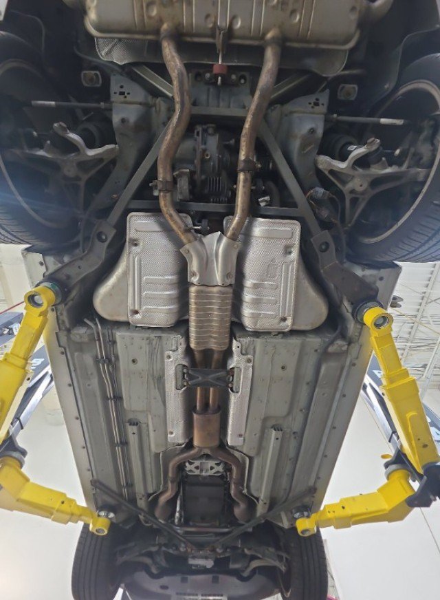 Used 2013 Jaguar XKR R RWD image 27