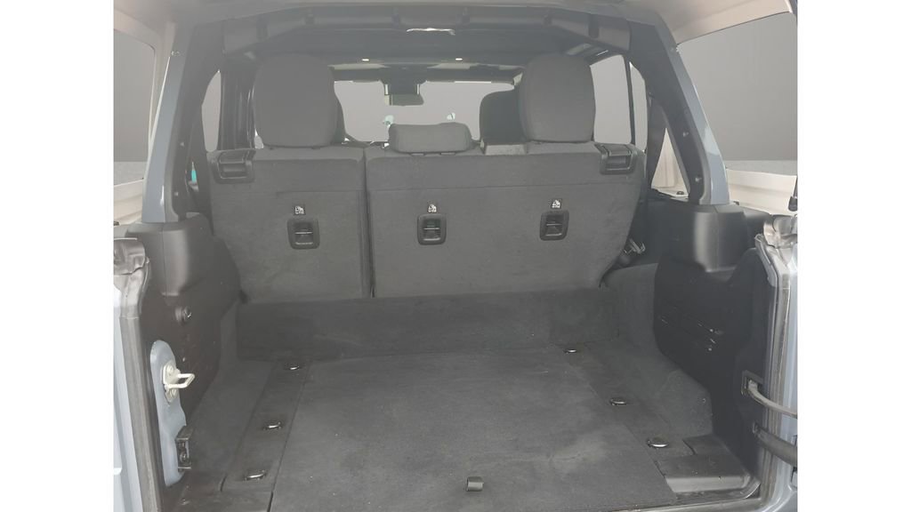 Used 2024 Jeep Wrangler Unlimited AWD/4WD image 24