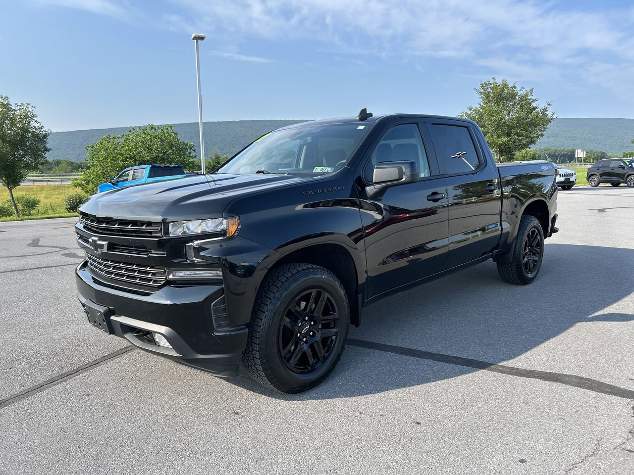 Used 2022 Chevrolet Silverado 1500 RST w/ LPO, Blackout Package AWD/4WD image 3