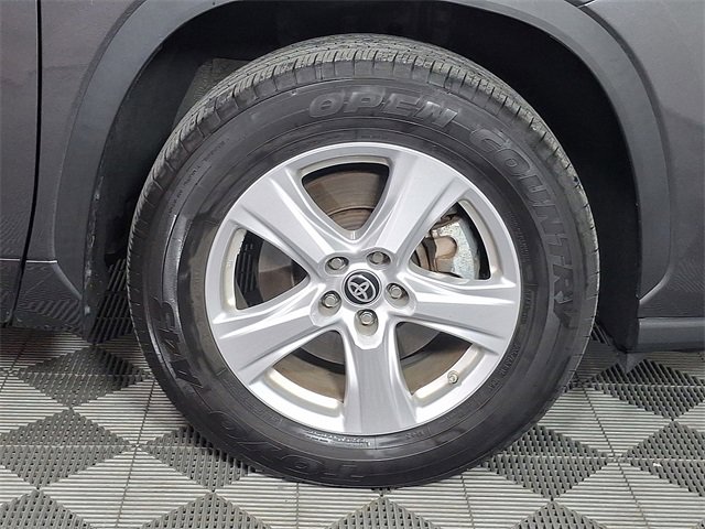 Used 2023 Toyota Highlander L image 12