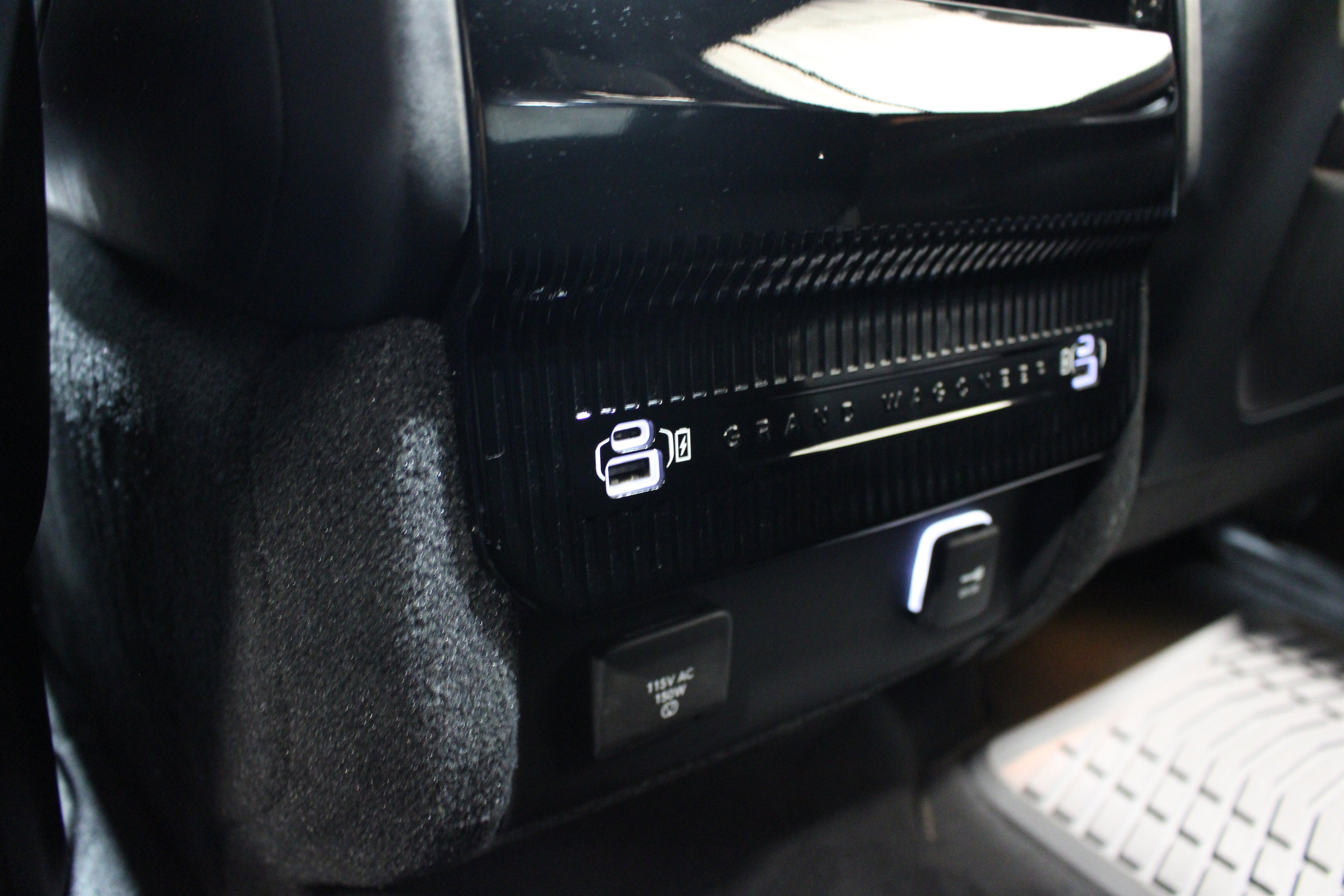 Used 2023 Jeep Grand Wagoneer Series III AWD/4WD image 27
