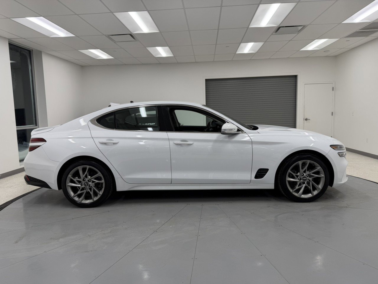 Used 2022 Genesis G70 2.0T image 8