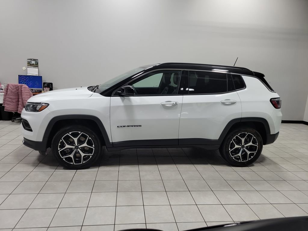 Used 2025 Jeep Compass Limited image 14
