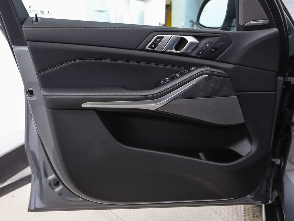 New 2026 BMW X5 xDrive40i w/ Climate Comfort Package image 9