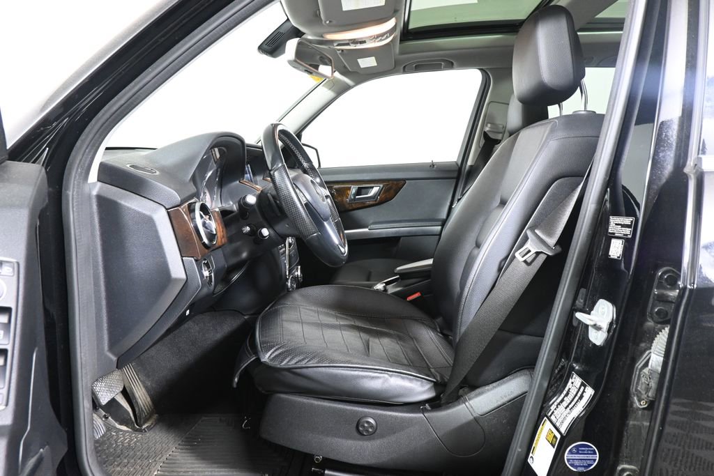 Used 2015 Mercedes-Benz GLK 350 4MATIC image 3