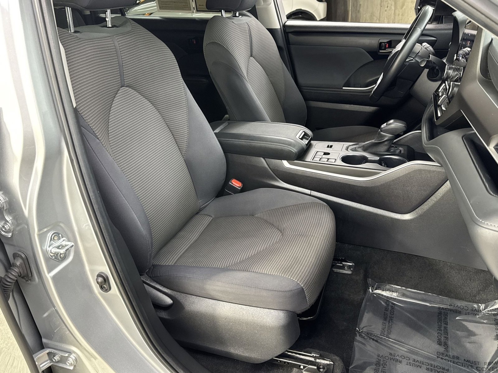 Used 2023 Toyota Highlander LE image 32