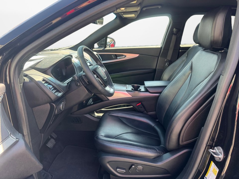 Used 2020 Lincoln Nautilus FWD image 11