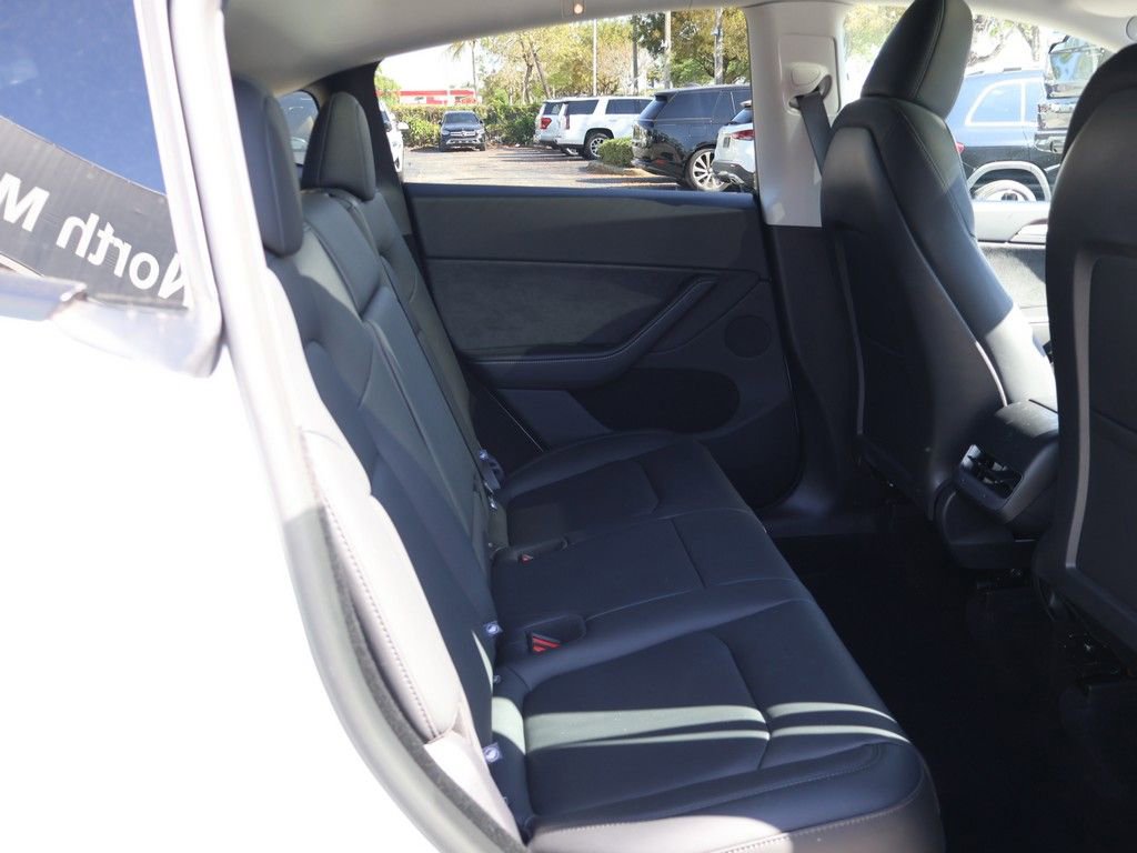 Used 2025 Tesla Model Y Long Range image 38