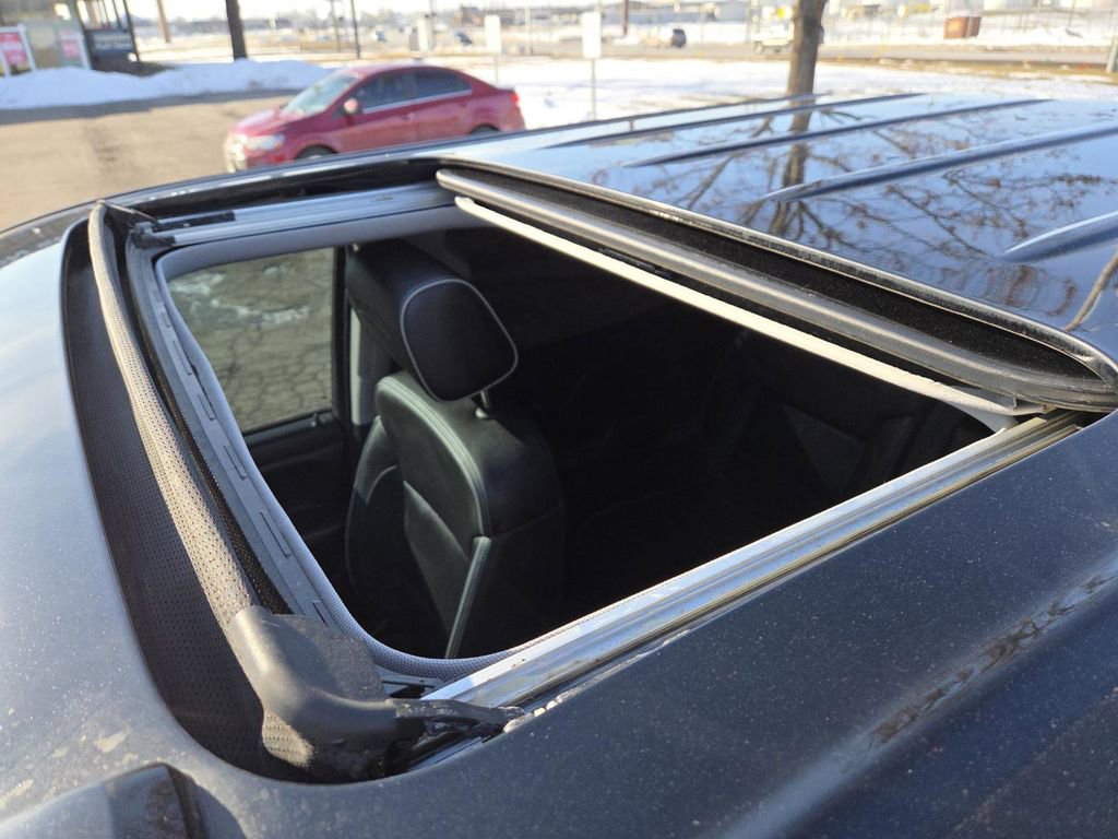 Used 2018 Chevrolet Silverado 1500 High Country image 3