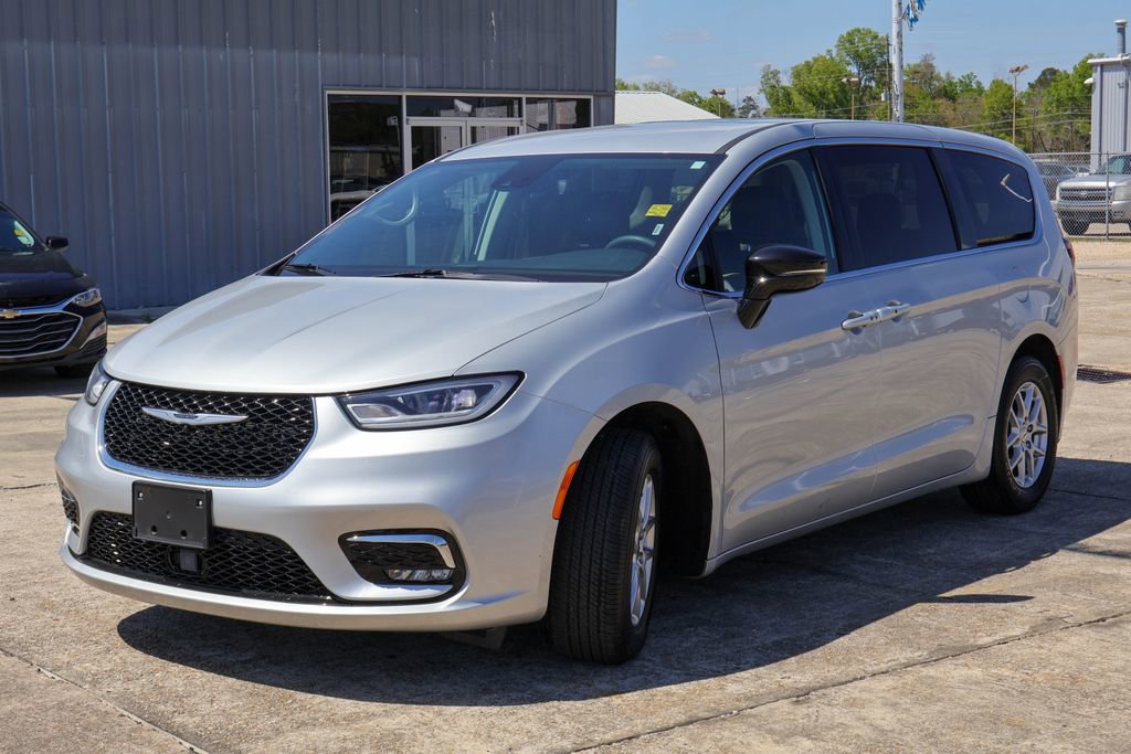 Used 2024 Chrysler Pacifica Touring-L image 25