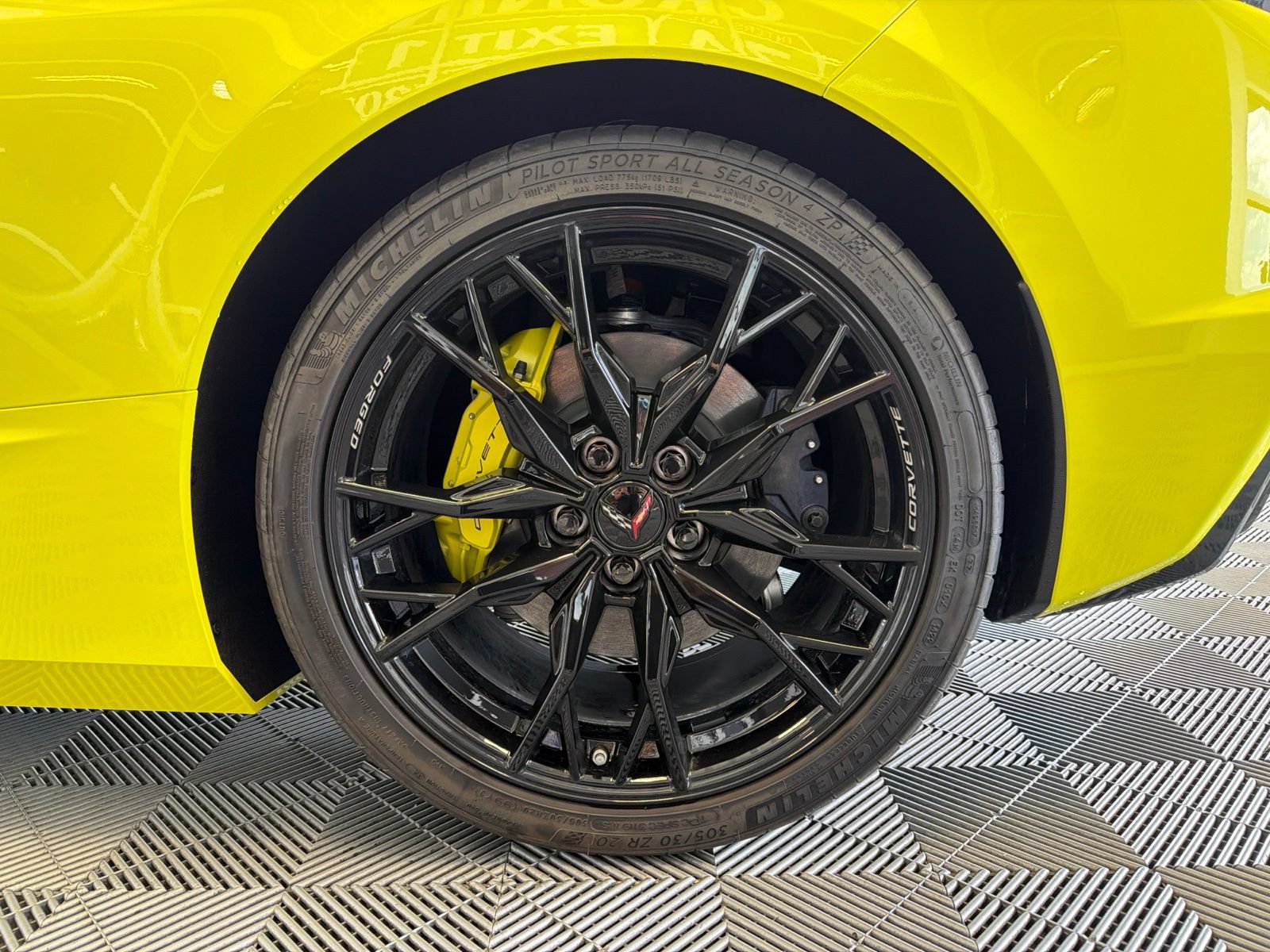 Used 2023 Chevrolet Corvette Stingray Premium Conv w/ Battery Protection Package RWD image 11