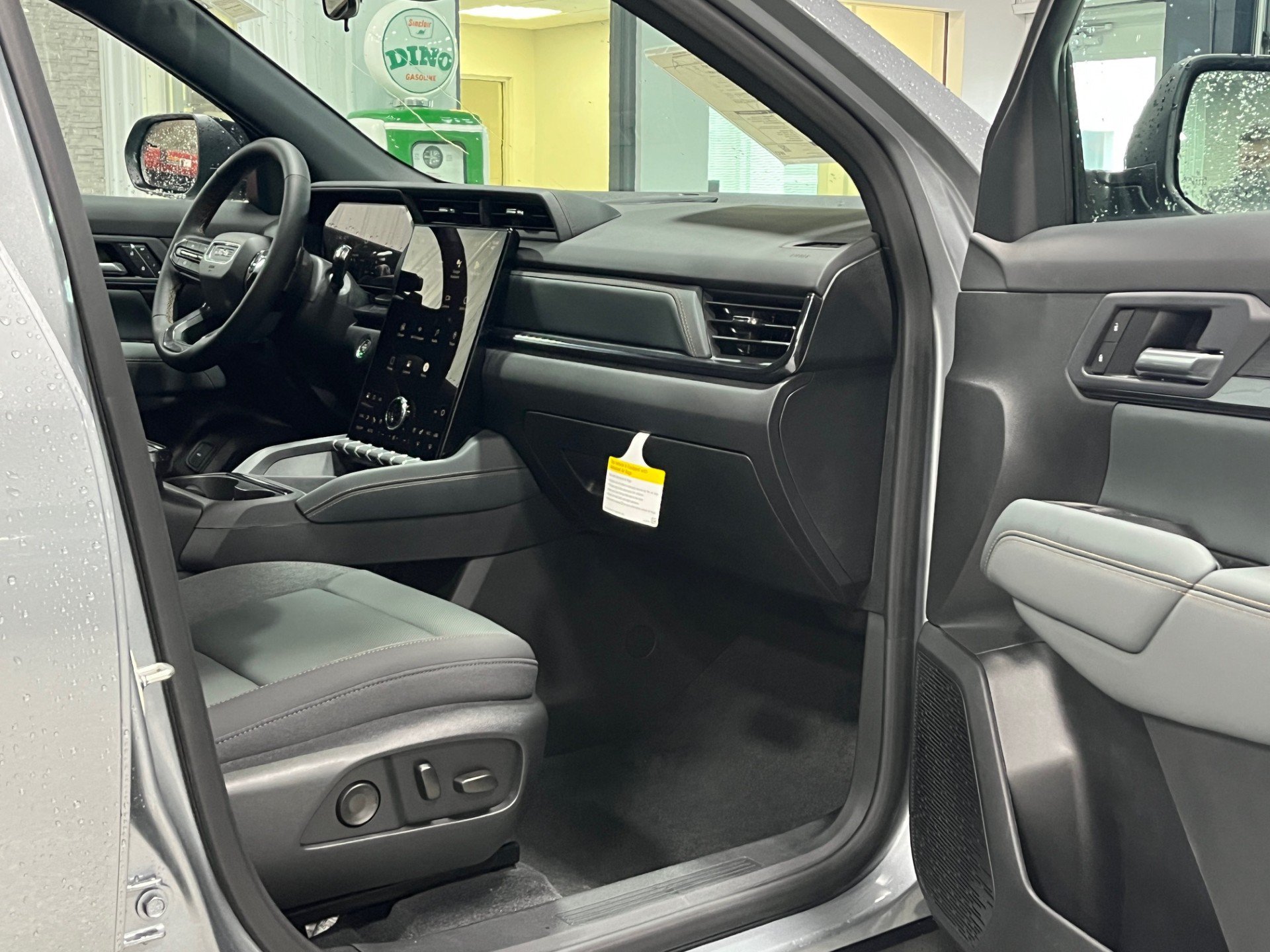 New 2026 GMC Terrain AT4 w/ Convenience Package III AWD/4WD image 9