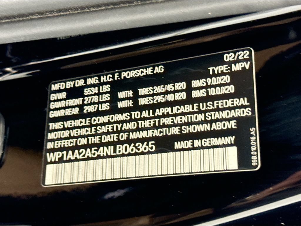 Used 2022 Porsche Macan AWD/4WD image 34