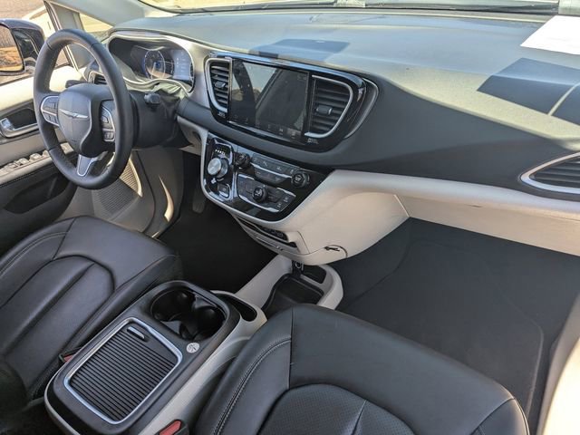 Used 2024 Chrysler Pacifica Touring-L FWD image 12