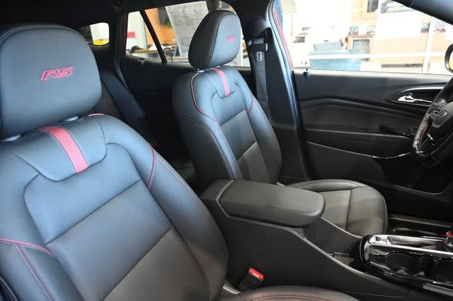 Used 2025 Chevrolet Trax RS w/ Sunroof Package FWD image 8