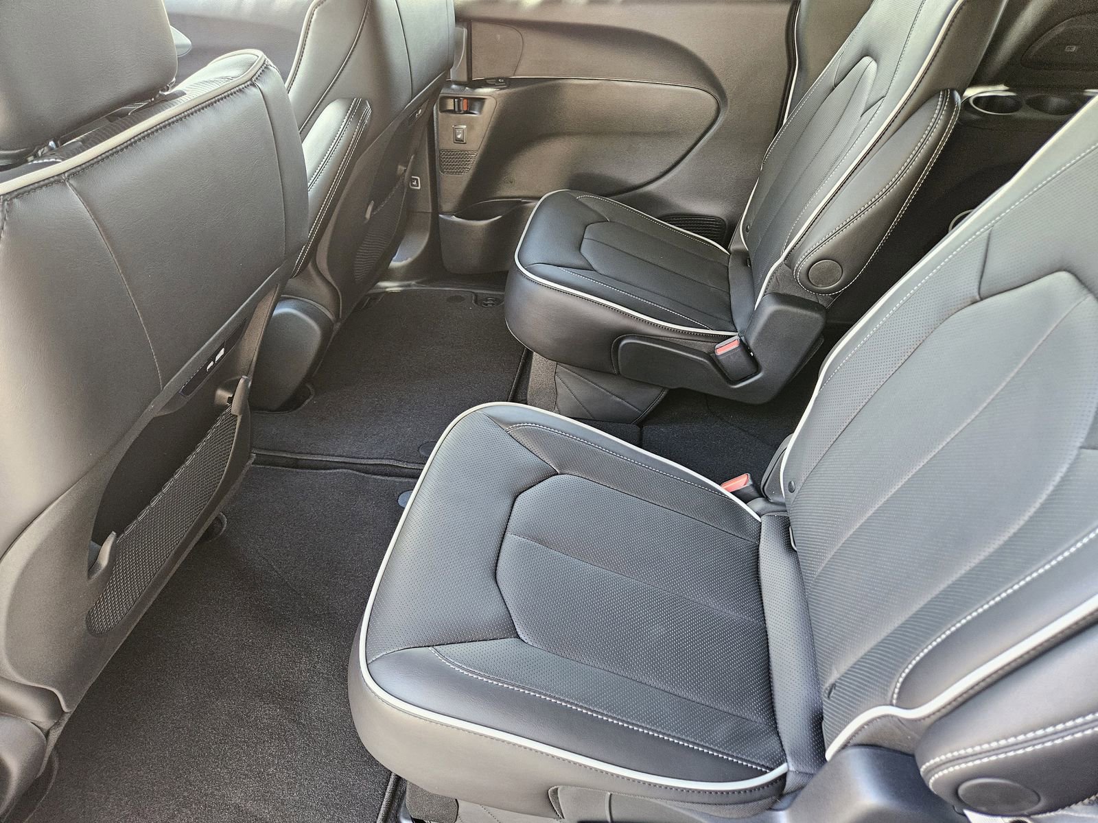 New 2025 Chrysler Pacifica Limited FWD image 31
