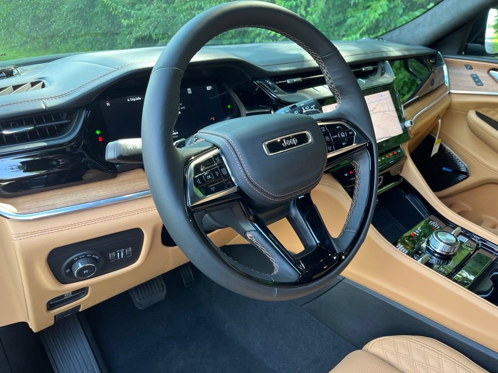 New 2026 Jeep Grand Cherokee Summit w/ Obsidian Package AWD/4WD image 27