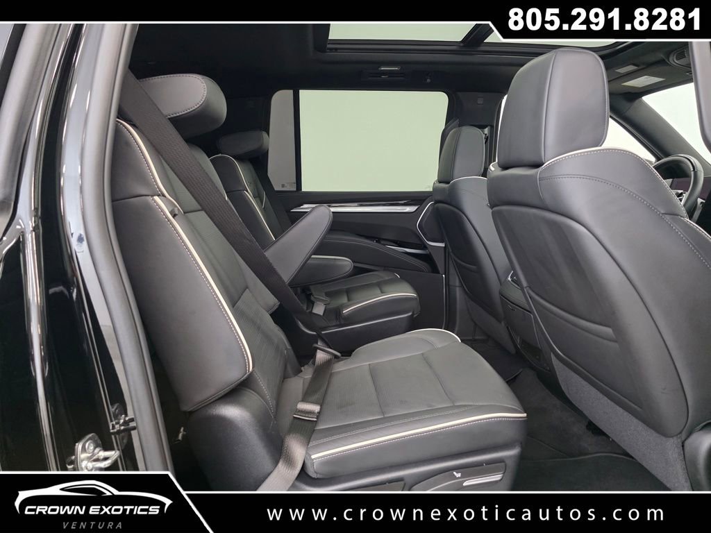 Used 2025 Cadillac Escalade ESV Premium Luxury RWD image 11