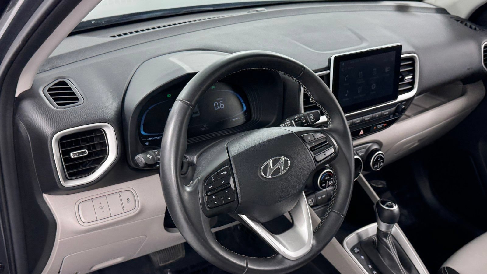 Used 2025 Hyundai Venue SEL FWD image 35