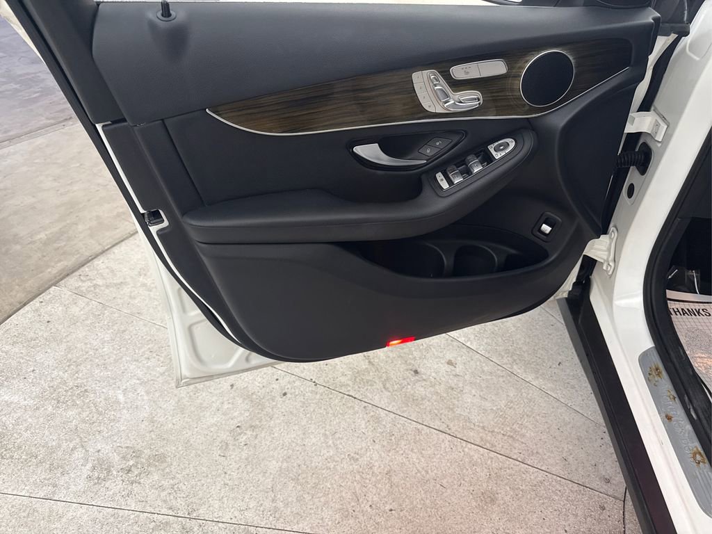 Used 2017 Mercedes-Benz GLC 300 image 34