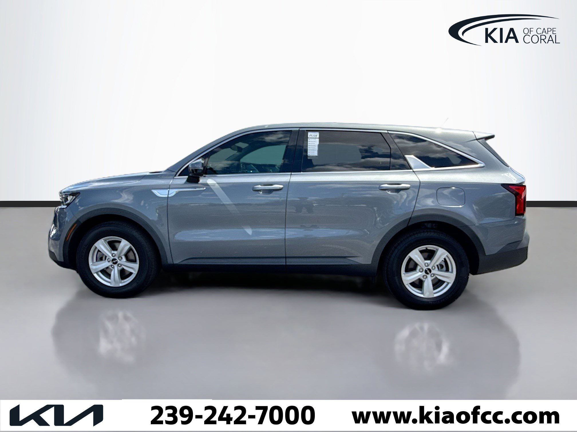 Certified 2023 Kia Sorento LX image 2