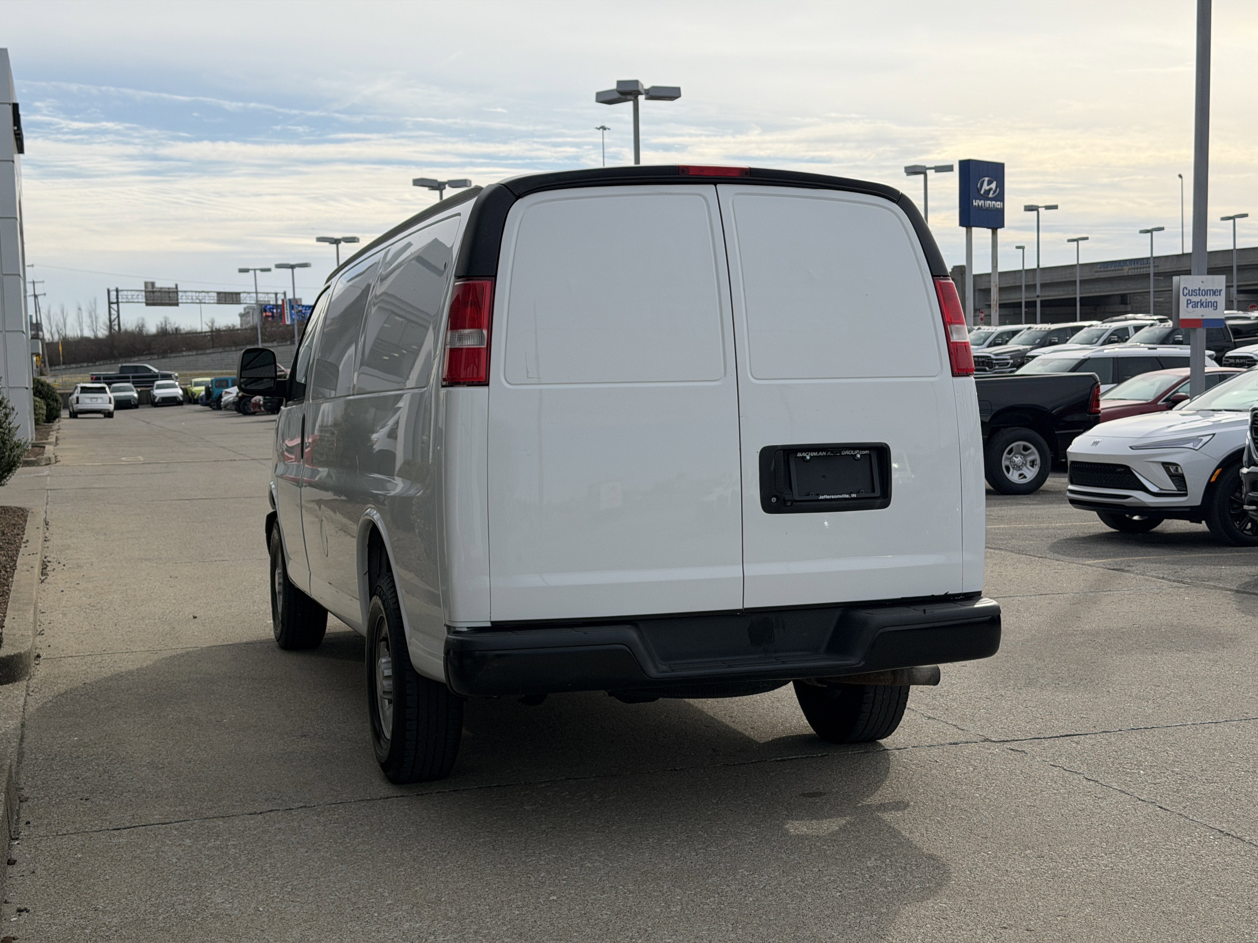 Used 2021 Chevrolet Express 2500 w/ Driver Convenience Package image 7