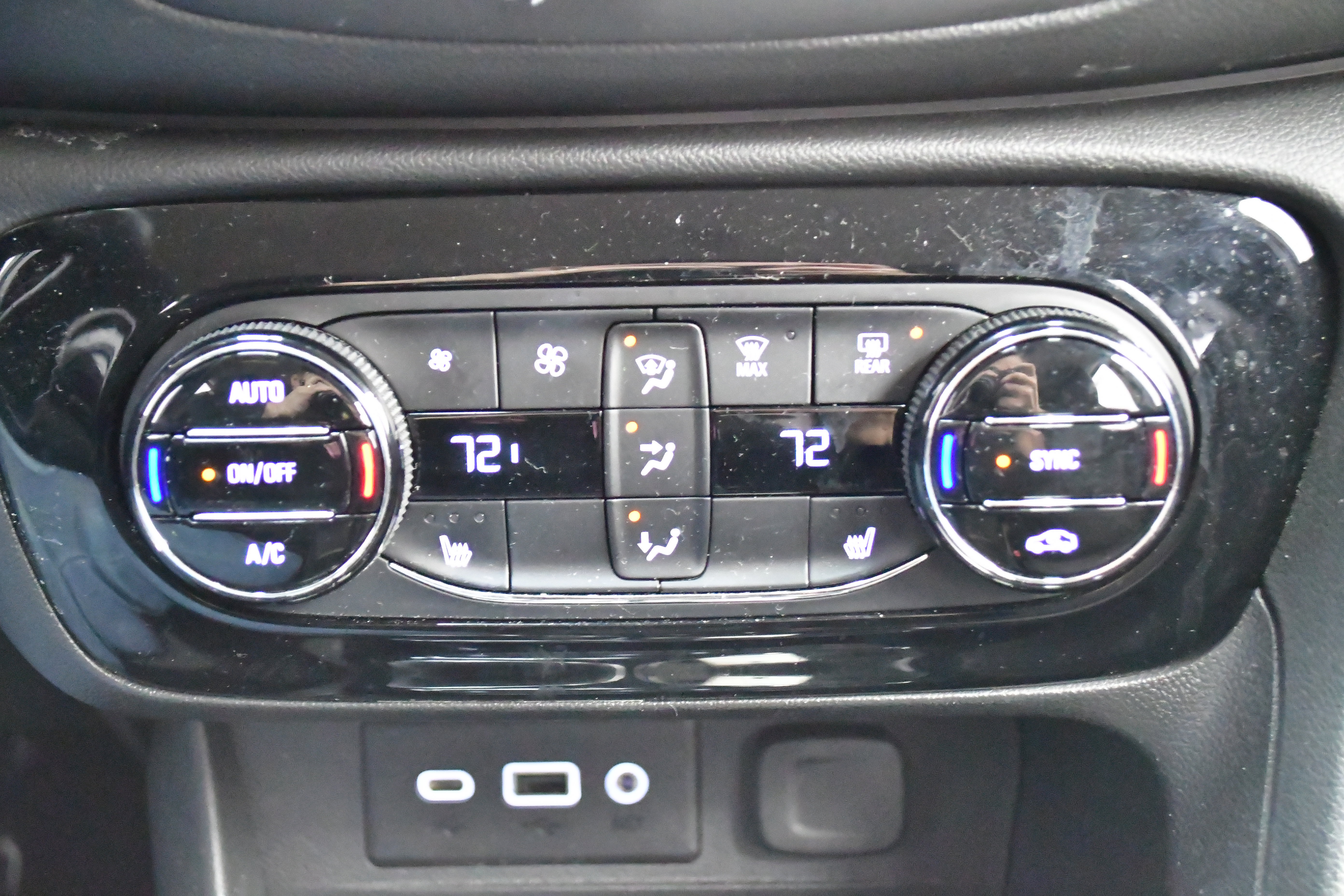 Used 2023 Buick Encore GX Select w/ Sport Touring Package image 35