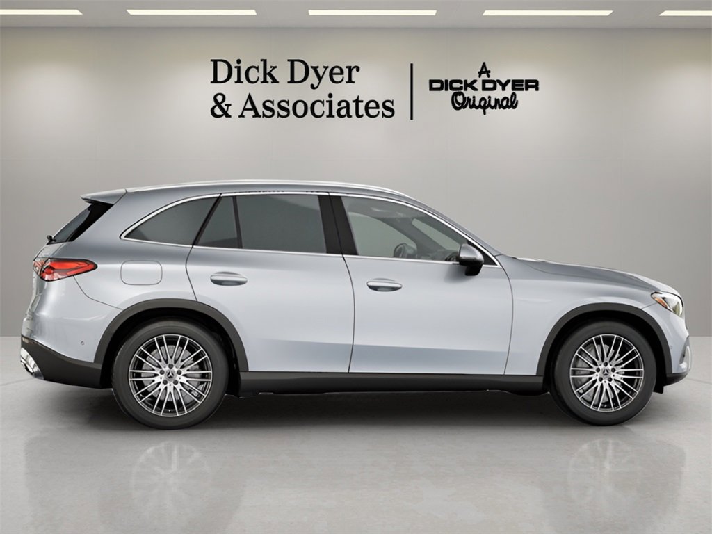 Used 2025 Mercedes-Benz GLC 300 4MATIC image 6