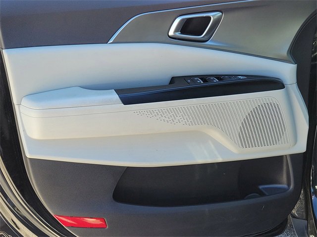 Certified 2024 Kia Carnival LX image 19