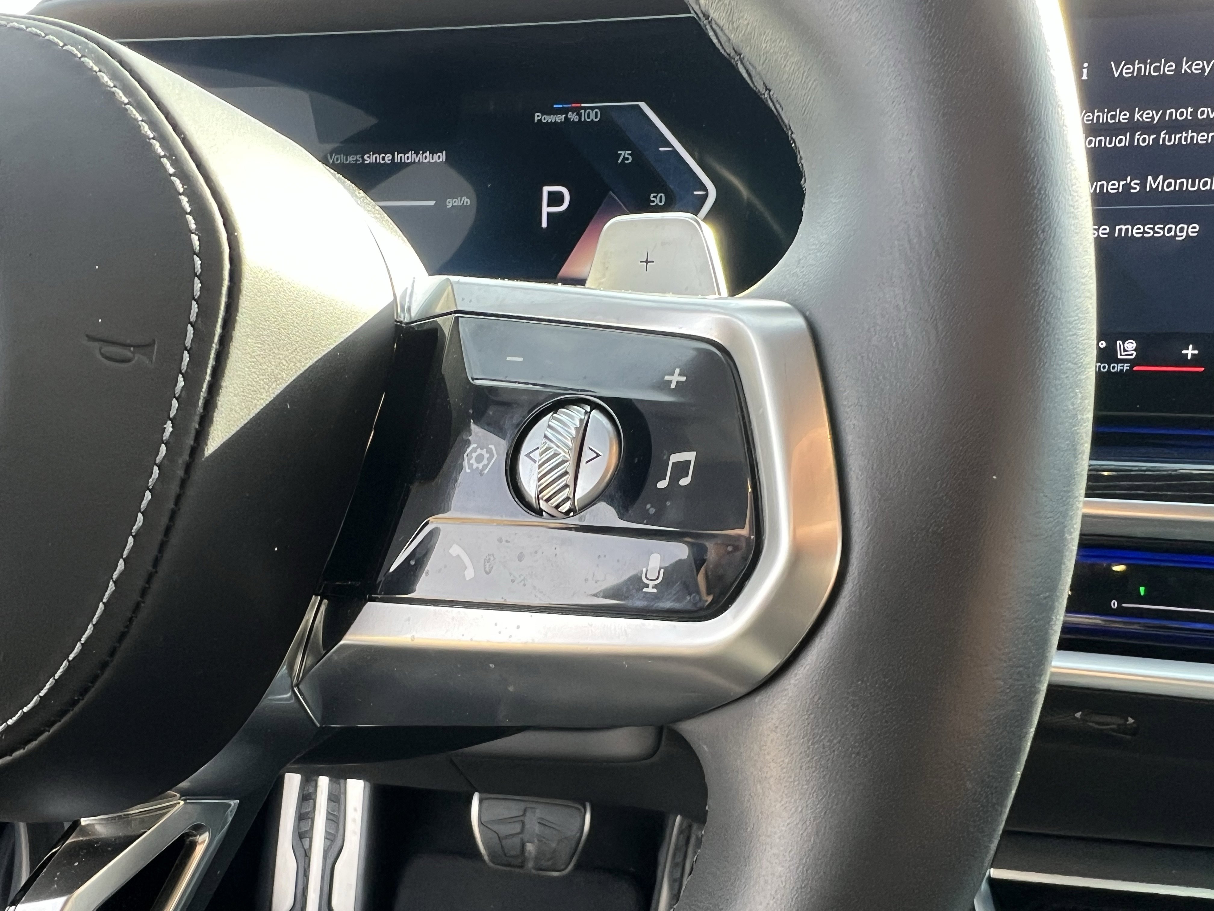 Used 2023 BMW 740i w/ Executive Package image 21