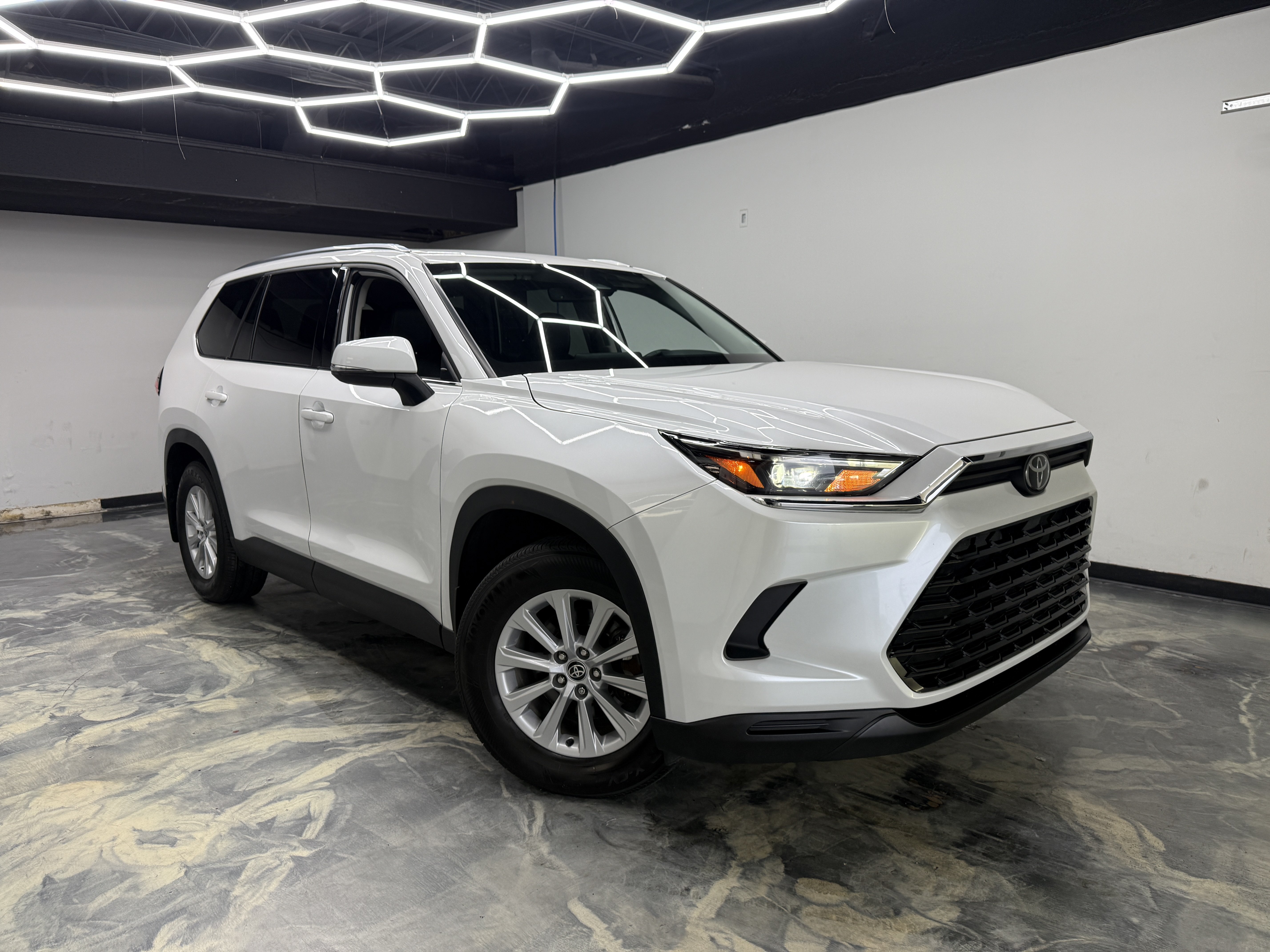 Used 2024 Toyota Grand Highlander AWD image 6