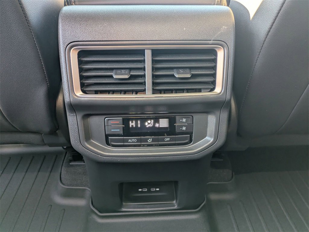 Used 2024 Volkswagen Atlas SE image 28