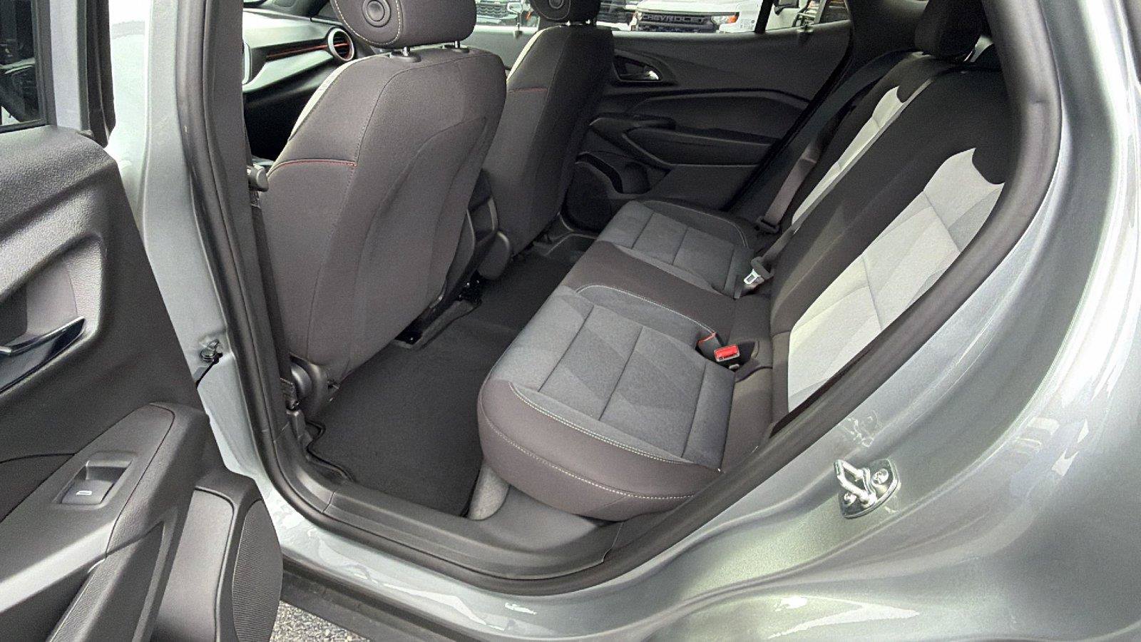 New 2026 Chevrolet Trax RS w/ Sunroof Package FWD image 19
