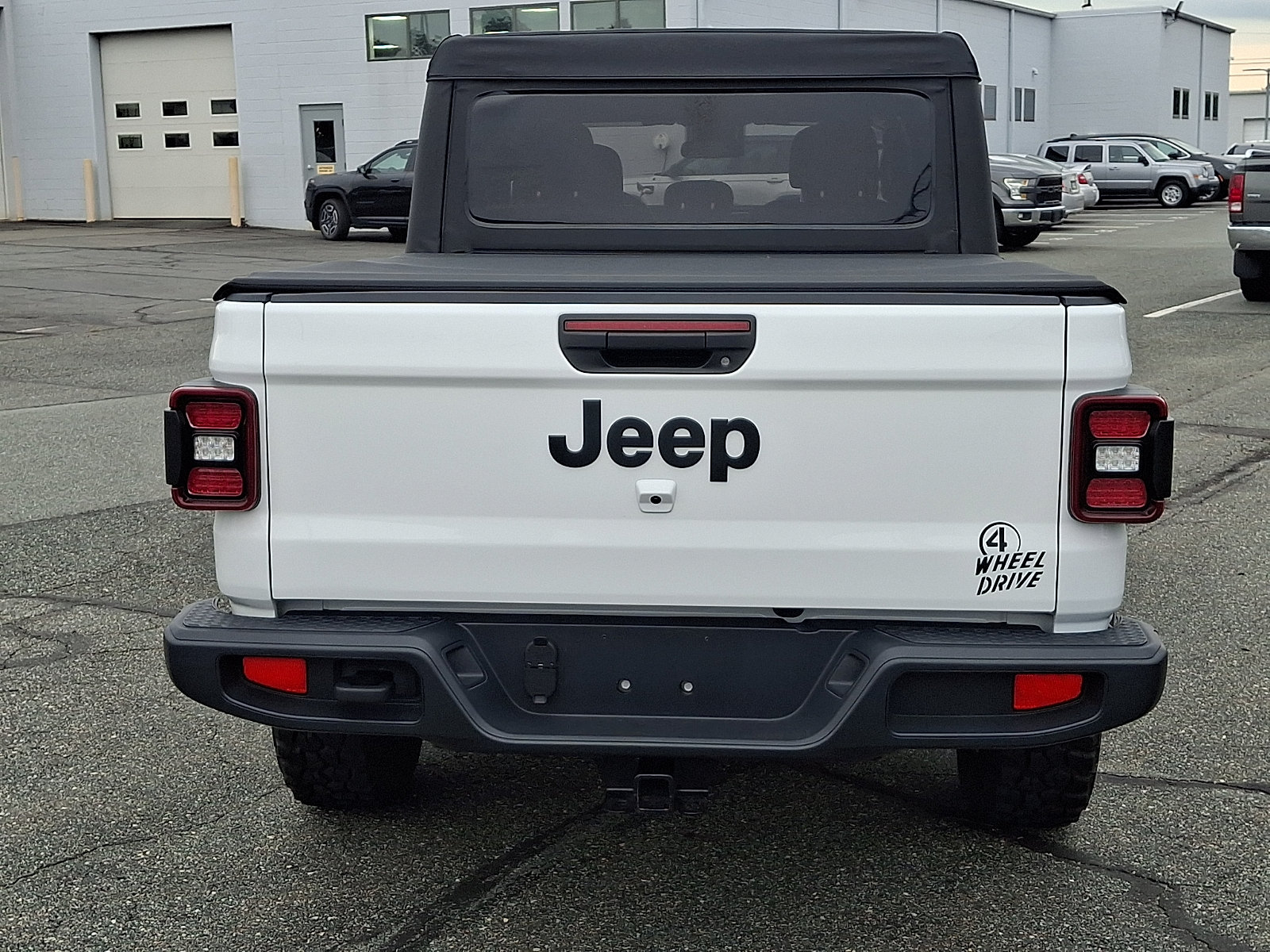 Used 2025 Jeep Gladiator Sport AWD/4WD image 5