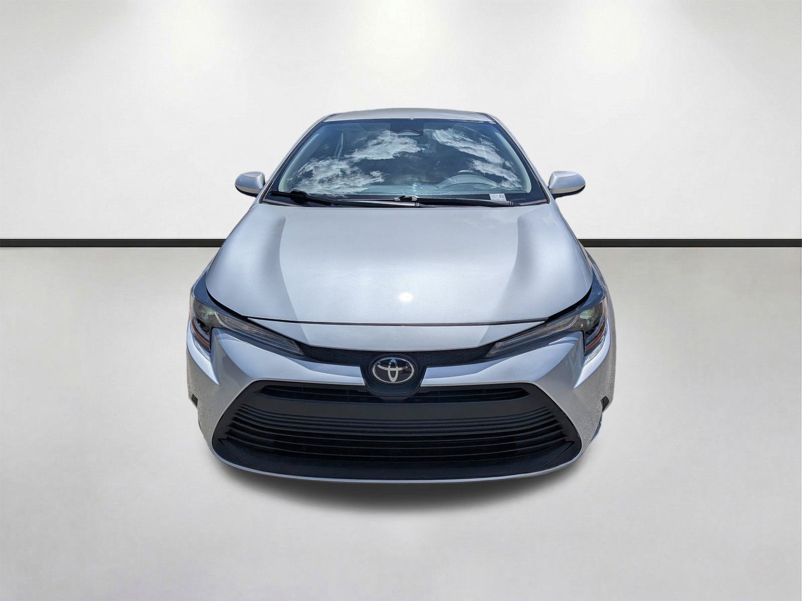 Used 2025 Toyota Corolla LE FWD image 9
