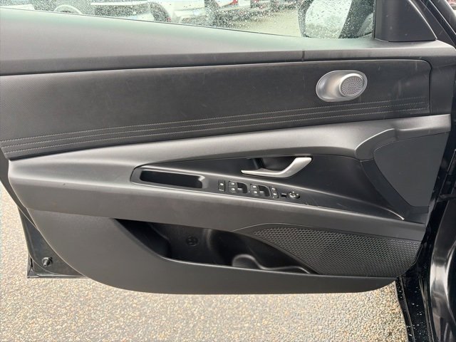 Used 2025 Hyundai Elantra SE image 12