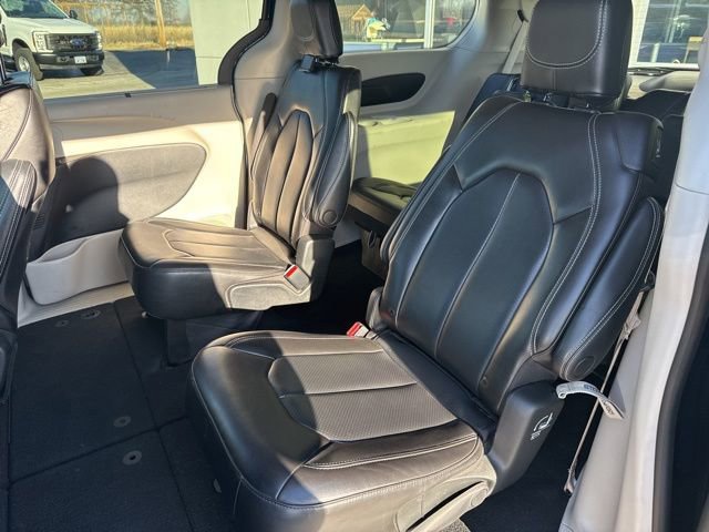 Used 2023 Chrysler Pacifica Touring-L image 20