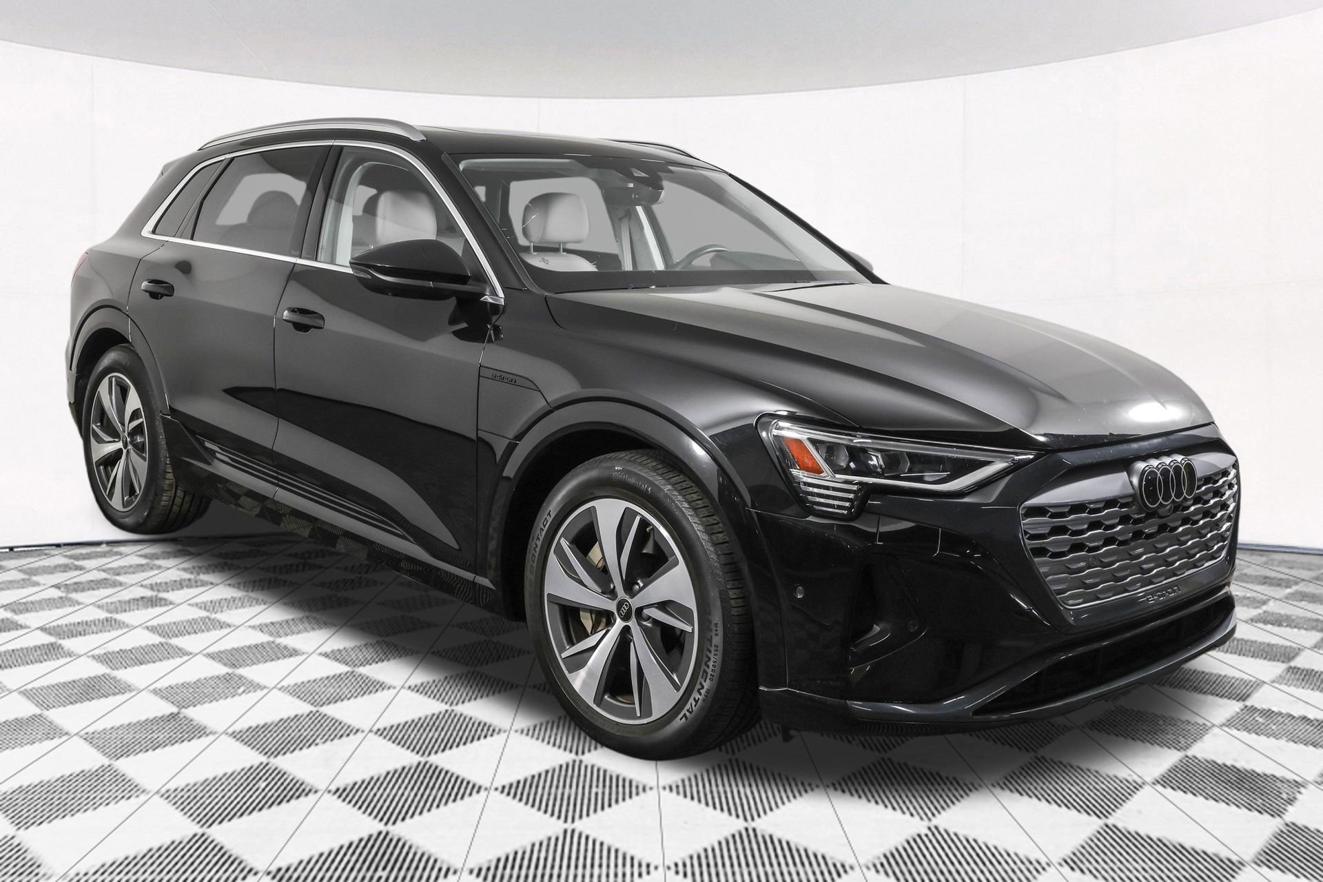 Used 2024 Audi Q8 e-tron Premium Plus w/ Premium Plus Package image 11