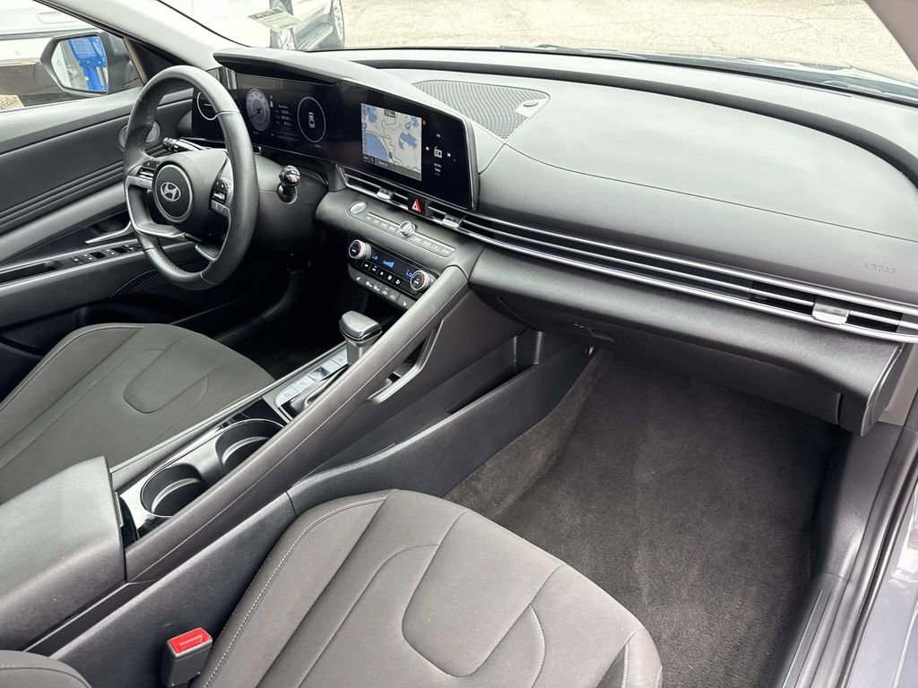 Used 2025 Hyundai Elantra SEL FWD image 13