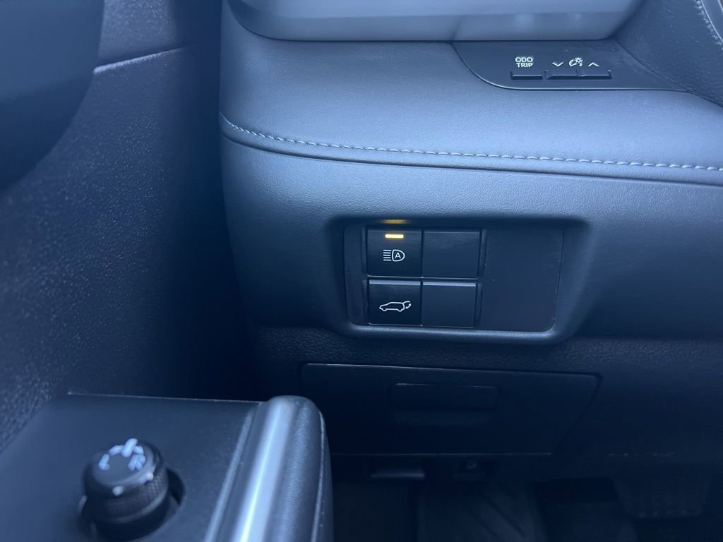 Used 2023 Toyota Highlander LE image 21