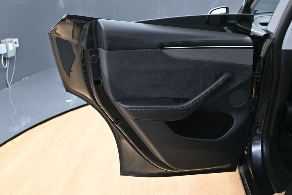 Used 2026 Tesla Model Y Long Range RWD image 32