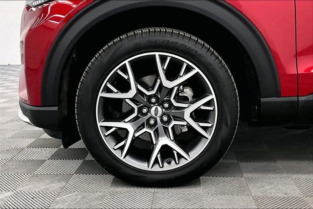 Used 2025 Ford Explorer Platinum w/ Ultimate Package image 9