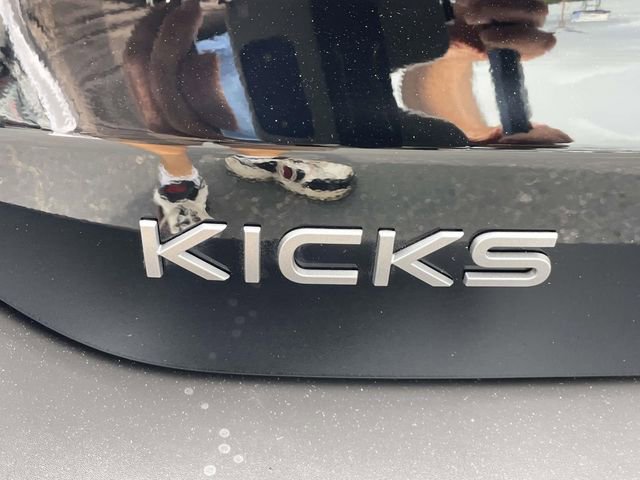 Used 2025 Nissan Kicks SR w/ Illumination Package FWD image 9