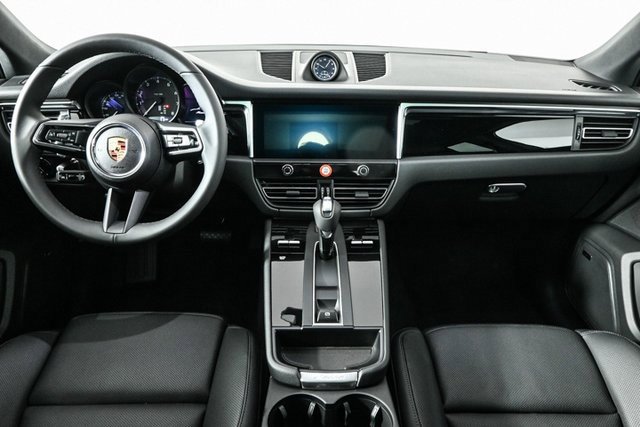 Used 2025 Porsche Macan image 20