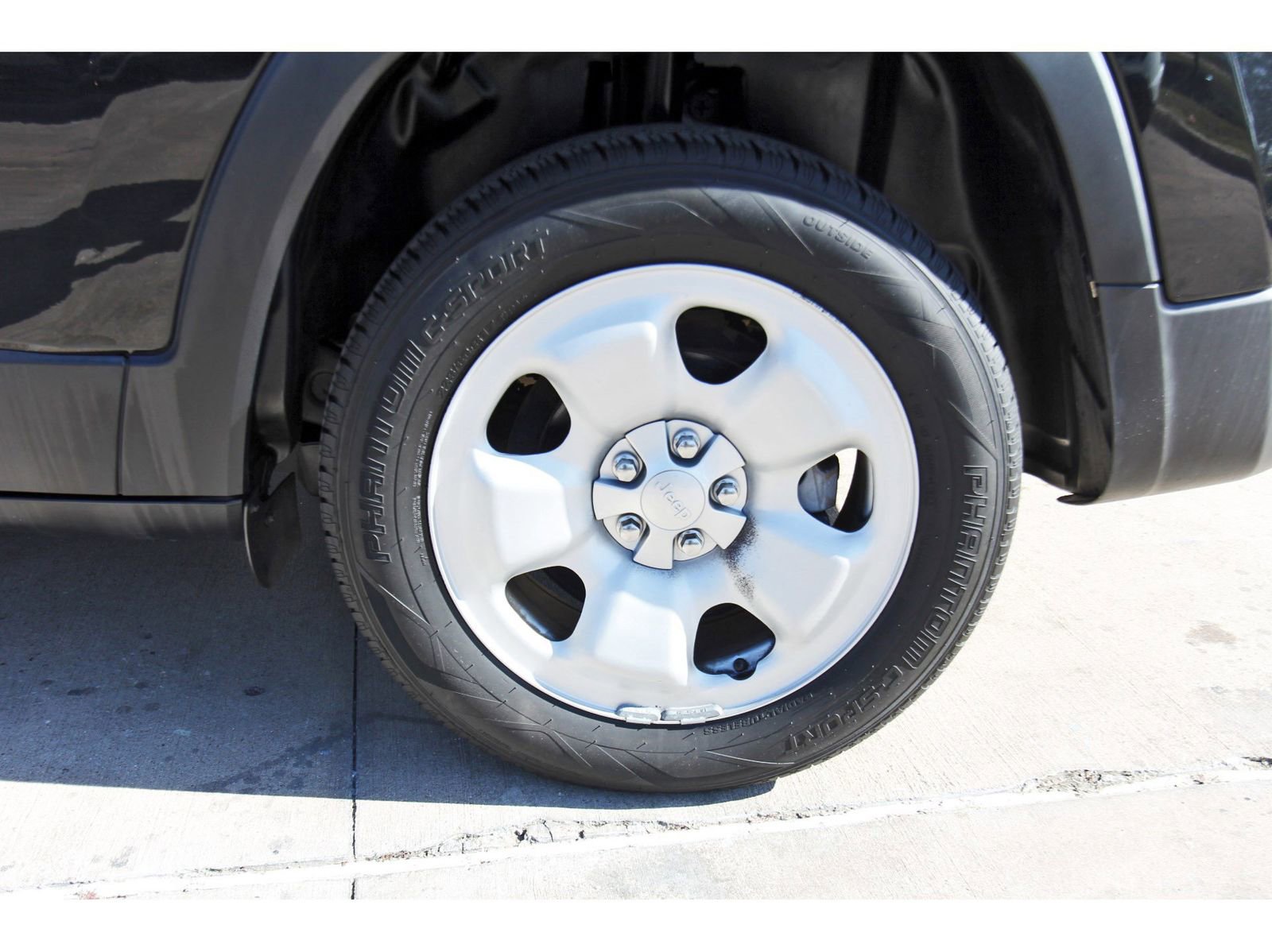 Used 2016 Jeep Cherokee Sport image 31