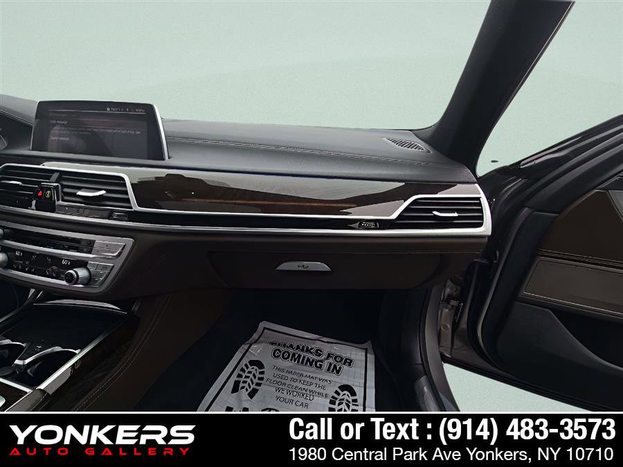 Used 2020 BMW 740i w/ M Sport Package image 6