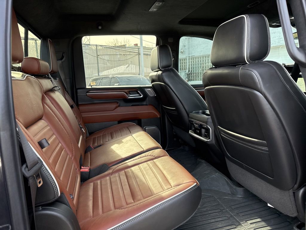 Used 2024 GMC Sierra 3500 Denali Ultimate image 12