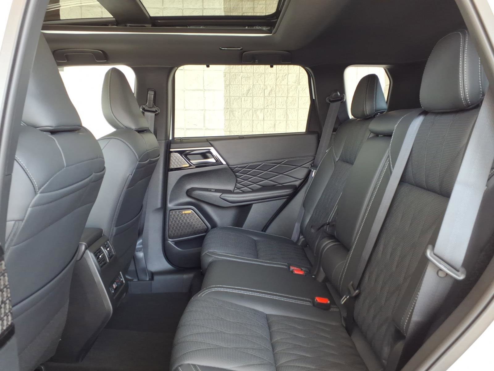 New 2026 Mitsubishi Outlander SEL Black Edition FWD image 7
